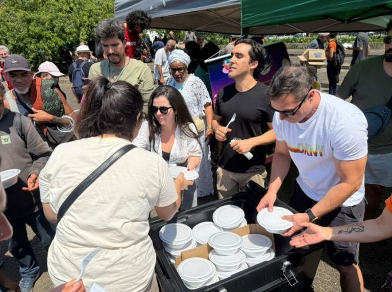Ato em Florianópolis defende direito à alimentação