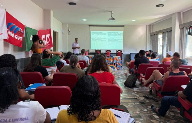 Dirigentes do Sinergia participam de mais uma etapa do curso ‘Energia e Sociedade’